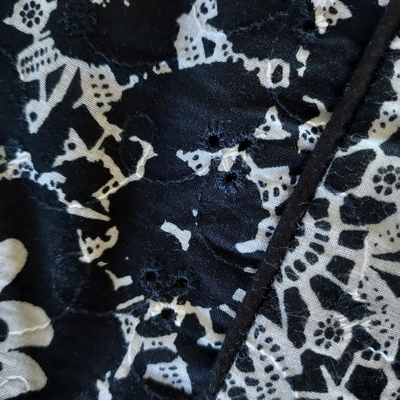 Nine West Nine & Co. Black & White Cotton Eyelet A-line Skirt w Side Zip. - Picture 6 of 13